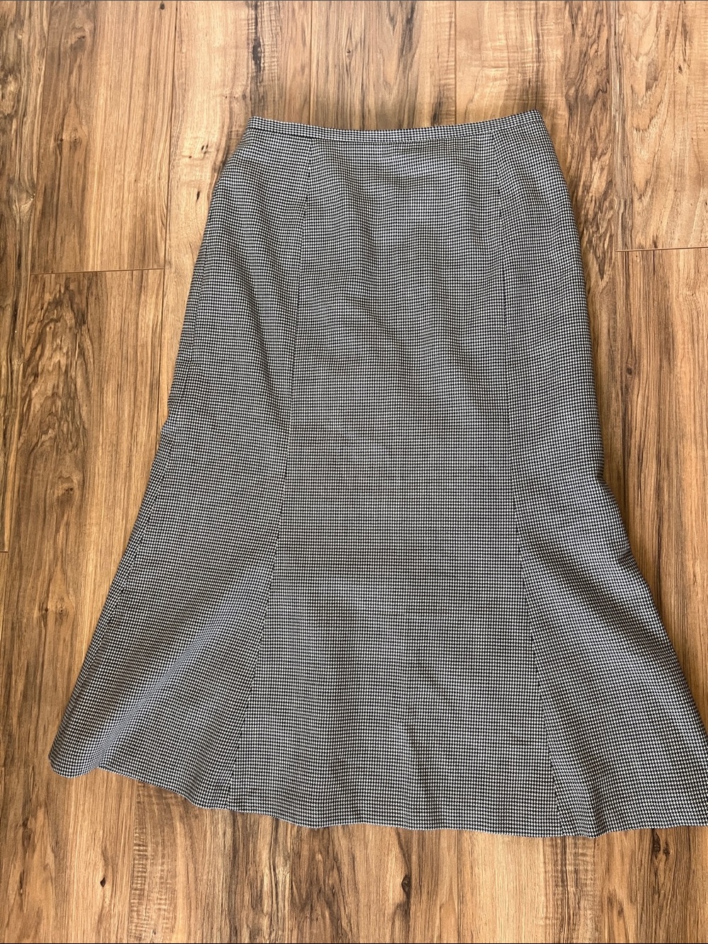 Vtg Harve Benard Houndstooth Pattern Midi Pencil Skirt 100% Wool Grey Lined 10